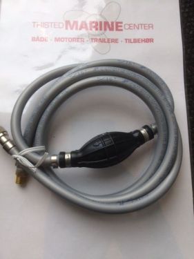 Benzinslange med pumpe, 1/4" rørgevind og koblinger til Tohatsu med rund benzinkobling